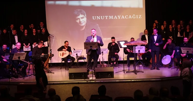 Erzurumluların İbrahim Erkal sevgisi: Salona dolup taştılar