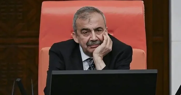 Terör örgütü PKK kendini resmen feshetti! Tarihi duyuruda Sırrı Süreyya Önder Barış ve demokrasi şehidi diye anıldı