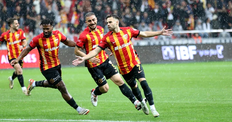 Kayserispor, Antalyaspor u 3 golle devirerek yükselişini sürdürdü