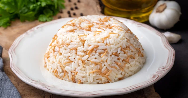 Pirinç pilavını ısıtanlara ciddi uyarı! Meğer pirinç pilavını ısıtmanın zararı bu kadar büyükmüş
