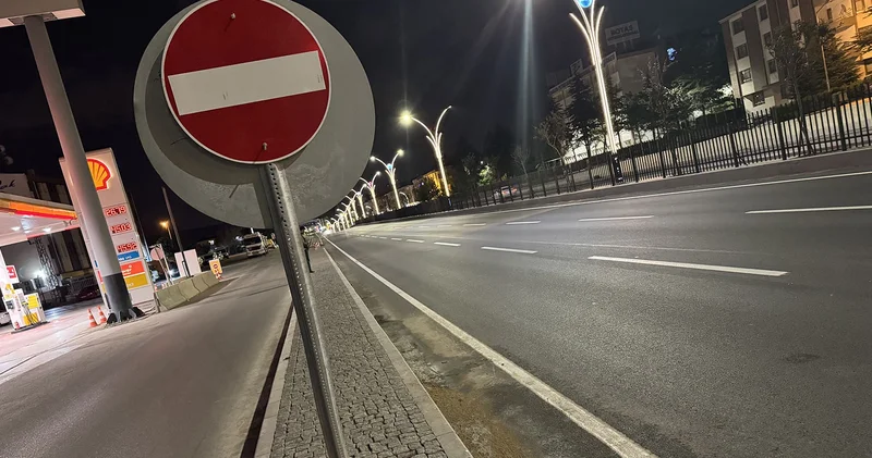 Başkentte acı kaza: Trafik levhasına çarpan motosikletteki 2 kişi öldü
