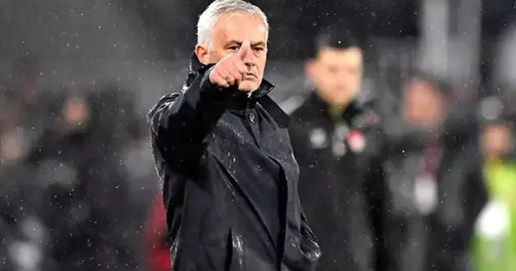 Real Madrid, Mourinho ya akıl danıştı!