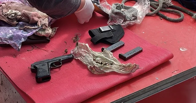Eskişehir de temizlik yapan belediye ekiplerince 2 tabanca bulundu Eskişehir Haberleri