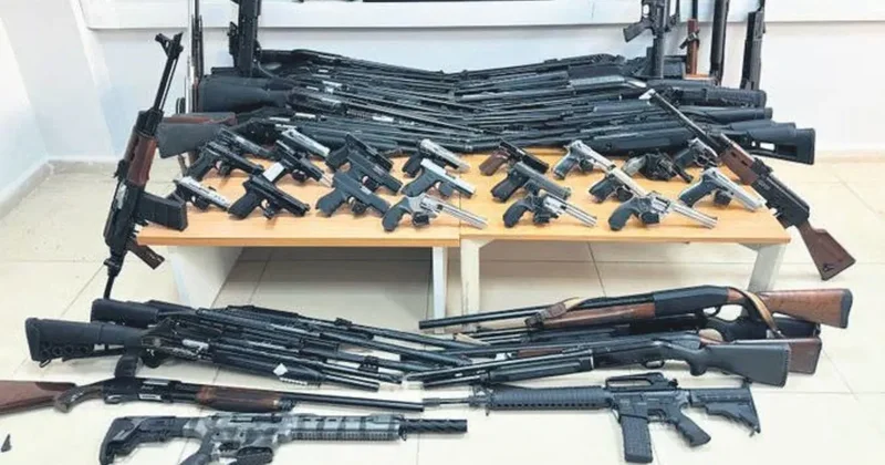 Silah kaçakçıları kıskıvrak yakalandı