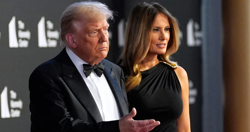 Donald Trump ve eşi Melania Trump Washington da tiyatro galasında yuhalandı magazin haberleri