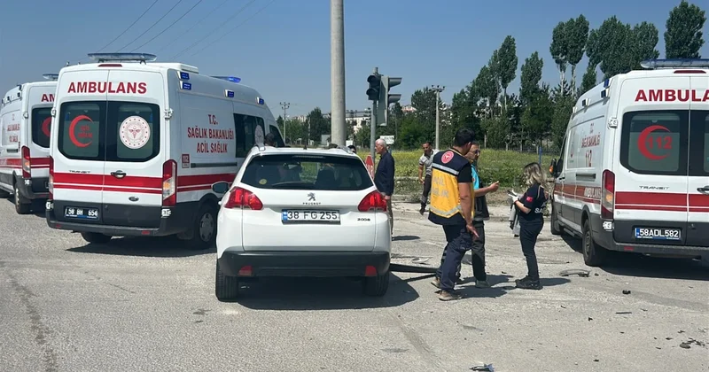 Hasta taşıyan ambulans kaza yaptı: Sağlıkçılar da yolcular da yaralandı Sözcü Gazetesi
