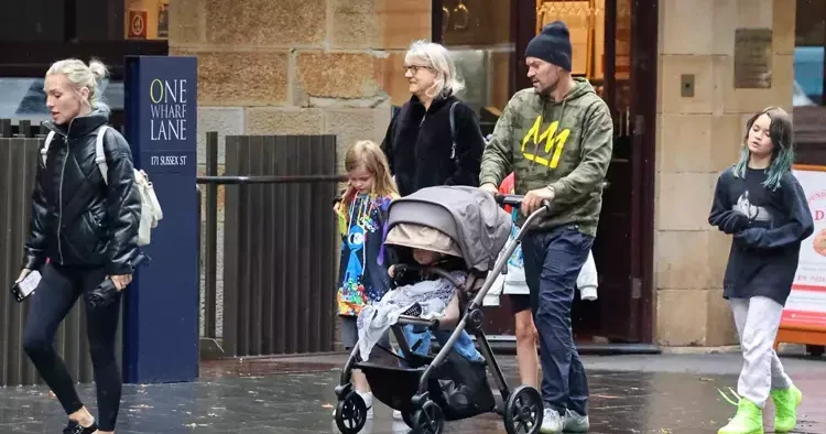 Eski eşler, yeni nişanlılar ve çocuklar hep bir arada... Çocukluğumdan beri böyle bir aile hayal etmiştim!