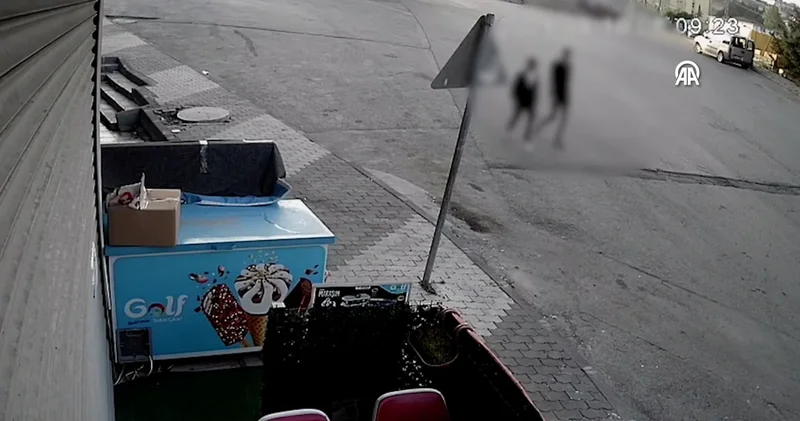 Otomobile silahlı saldırı! Güvenlik kamerası kaydetti