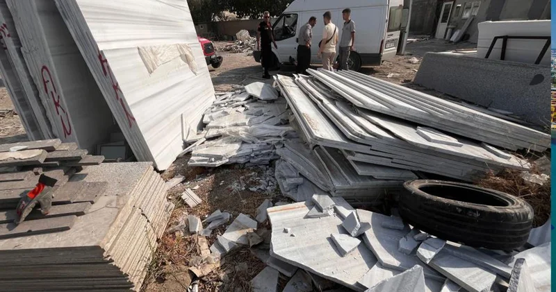 İş yerinde mermer bloklar devrildi: 2 yaralı