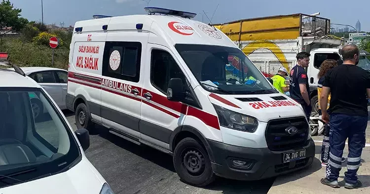 İstanbul daki trafik kazasında 17 yaşındaki genç yaşamını yitirdi