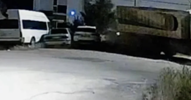 Tunceli’de freni boşalan kamyon 5 aracı biçti VİDEO İZLE
