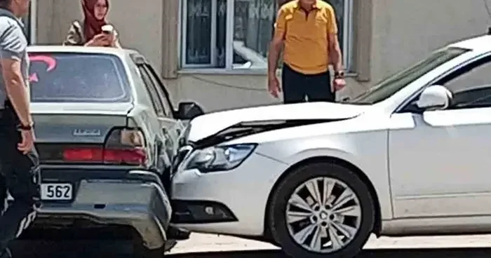 Kalp krizi geçiren sürücü zincirleme kazaya neden oldu