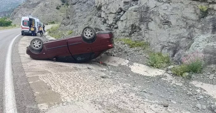 Gümüşhane’de otomobil ters döndü: 3 kişi yaralandı
