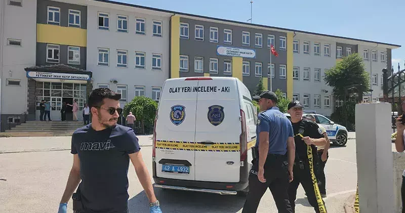 Okulda silahlı saldırıya uğrayan öğretmen öldü