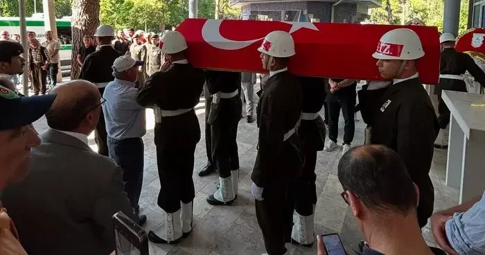 Denizli gazisine askeri törenle veda etti