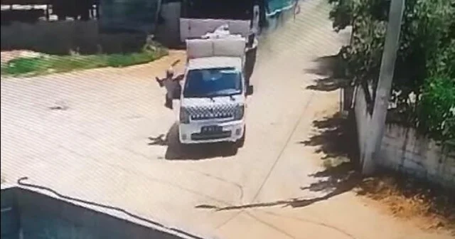 Aydın da çöp aracından düşen işçi ağır yaralandı; o anlar kamerada Aydın Haberleri