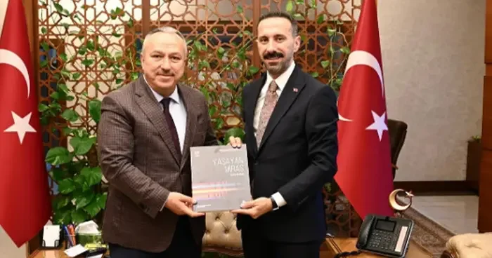 Yaşayan Miras ve Kültürel Etkinlikler Genel Müdürü Selim Terzi, festival öncesi Nevşehir Valisi Fidan ile bir araya geldi