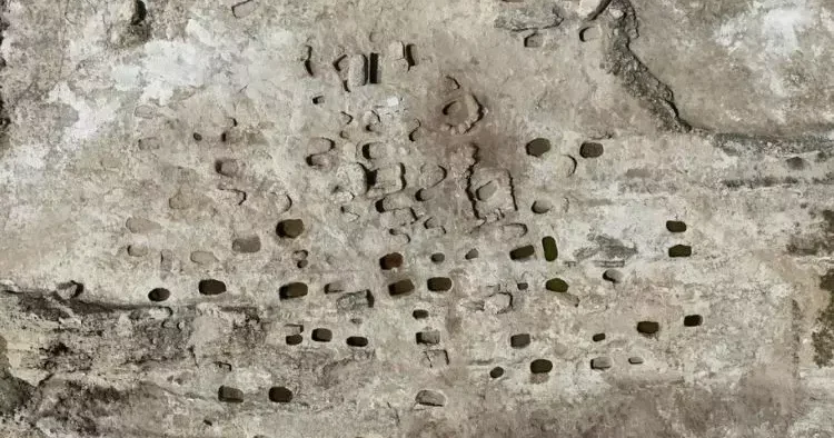 Mezarlardan çıkarılan 2 bin 300 yıllık eserler ilk kez sergilendi