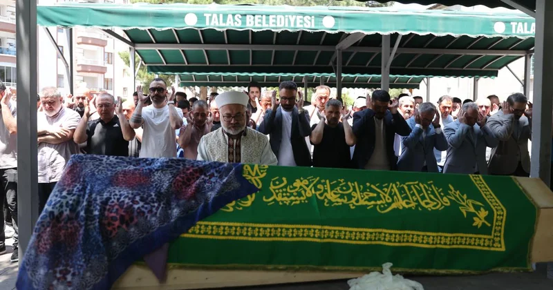 Kayseri de KKKA şüphesiyle tedavi gören kadın hayatını kaybetti
