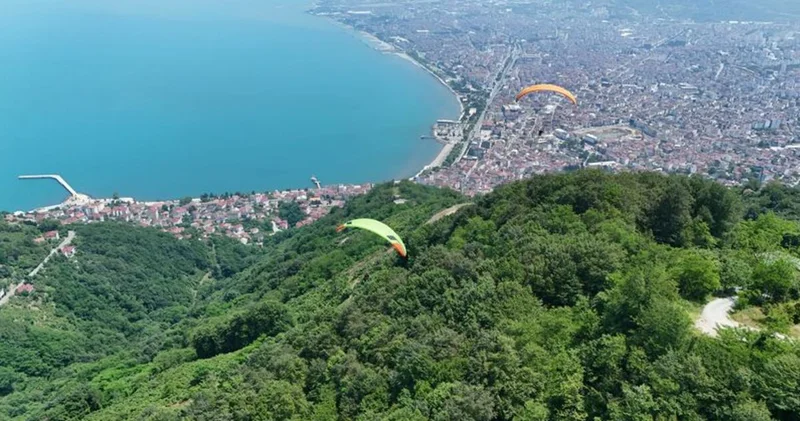 Mavi ve yeşilin buluştuğu Ordu, yamaç paraşütü tutkunlarını ağırlıyor