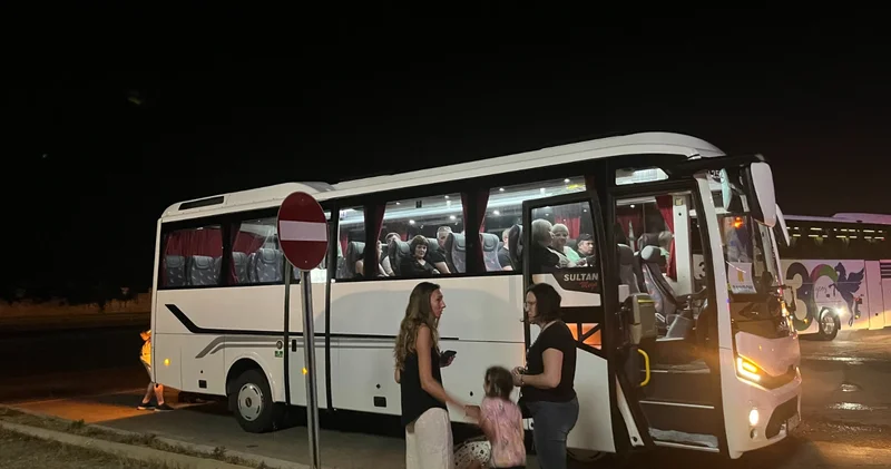 Antalya daki otel yangınında tahliye edilen 622 turist civar otellere yerleştirildi