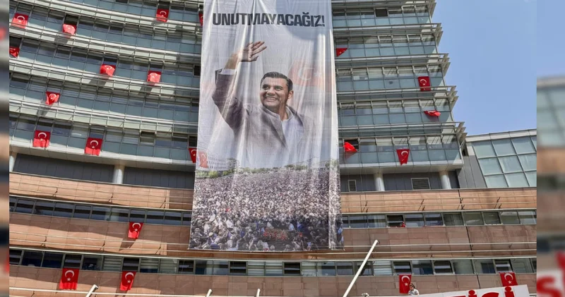CHP Genel Merkezi ne Ferdi Zeyrek pankartı: Unutmayacağız!