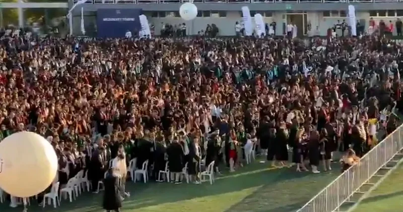 İTÜ mezuniyetine protestolar damga vurdu: Öğrencilerden rektöre soğuk duş Sözcü Gazetesi