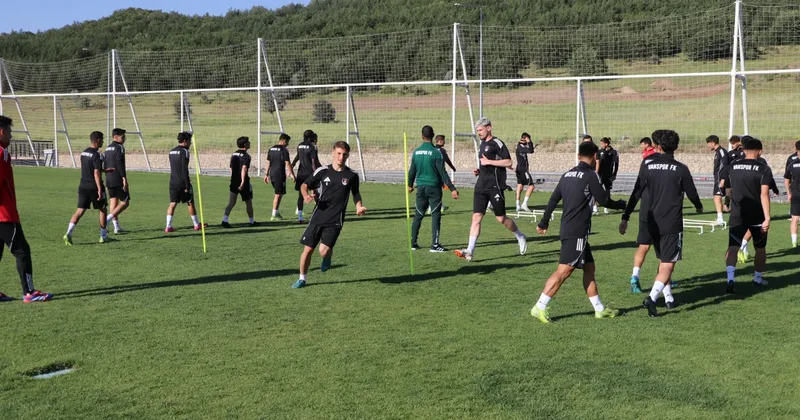 2. Lig de şampiyon olmuşlardı: 20 futbolcu gidiyor, sadece 6 isim kalacak