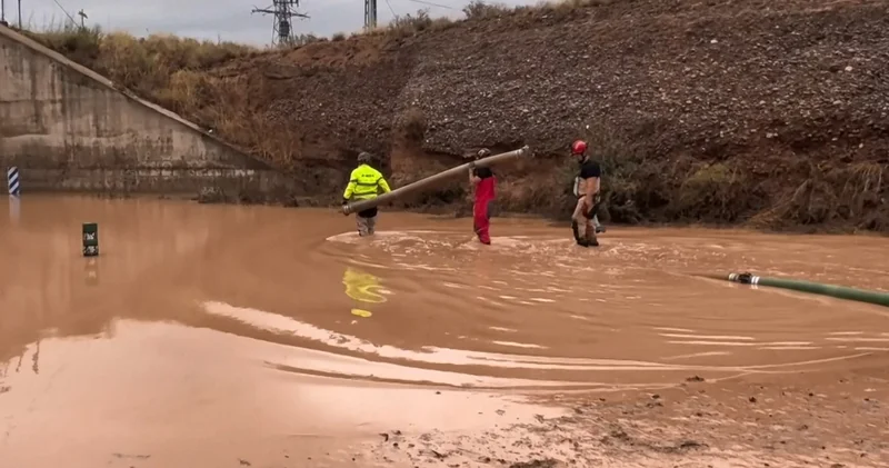 İspanya nın Zaragoza şehrinde sel meydana geldi Dış Haberler