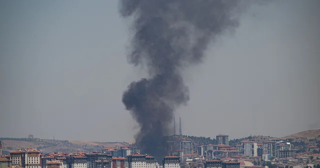 Ankara da boş araziden fayans fabrikasına sıçrayan yangın kontrol altına alındı Ankara Haberleri