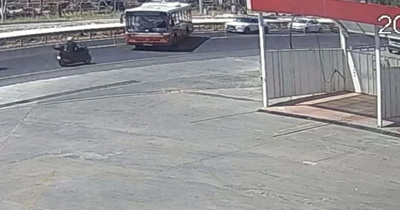 Motosiklet yolcu otobüsüyle çarpıştı: 1 kişi hayatını kaybetti