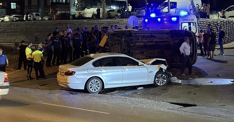 Kayseri de otomobille çarpışan minibüs devrildi: 9 yaralı