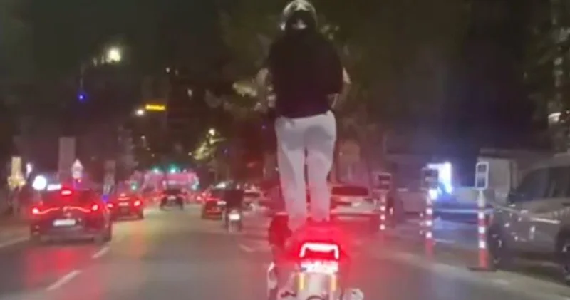 Bağdat Caddesi’nde motosikletlinin tehlikeli yolculuğu
