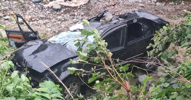 Rize de iki otomobil çarpıştı: Bir ölü sekiz yaralı Gündem Haberleri