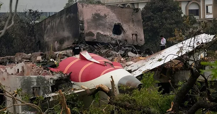 Air India uçağı neden düştü? Ön rapor yayınlandı: Kaza mı? Sabotaj mı?