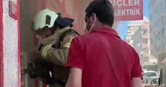 Avcılar’da market deposunda korkutan yangın VİDEO İZLE