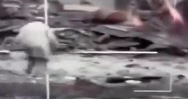 Siyonist askerler Gazzeli yaşlı adama tankla ateş etti VİDEO İZLE