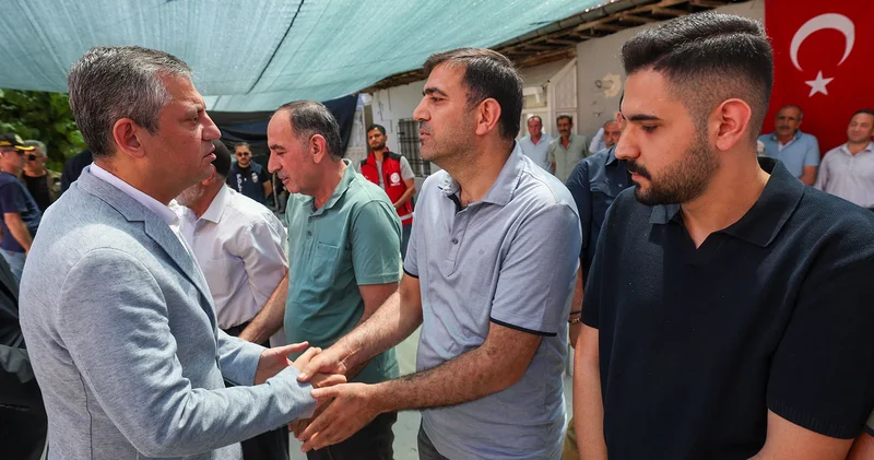 CHP Genel Başkanı Özel, şehit ailesini ziyaret etti