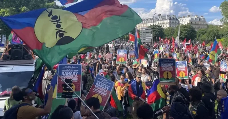 Fransa nın sömürgesi Yeni Kaledonya da özel statülü bir devlet kuruluyor