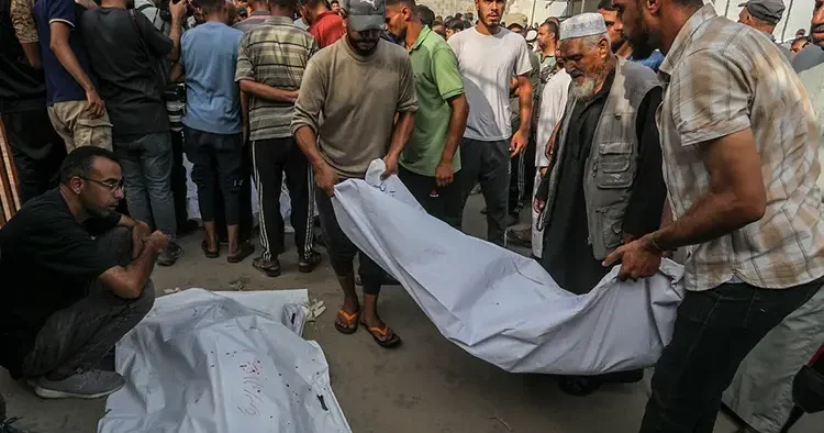 İsrail Gazze yi vurdu: Çocuklar ve yardım bekleyenler öldü