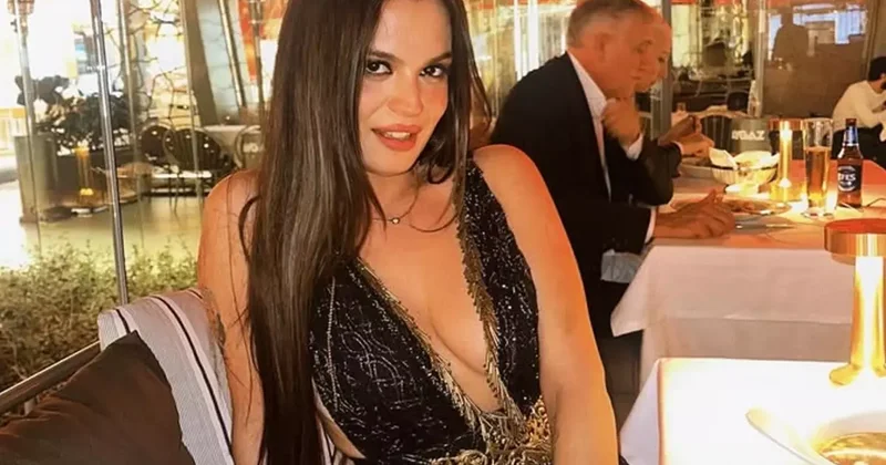 Aslı Bekiroğlu ve sevgilisi Çeşme de dudak dudağa!