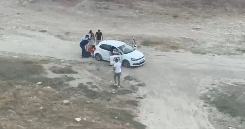 Adana da kız arkadaşına vurulma mizansenli evlenme teklifi eden genç polis merkezine götürüldü Güncel haberler
