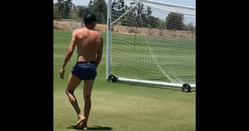 PSG yi bölüm sonu canavarına dönüştüren Luis Enrique üstsüz görüntülendi!