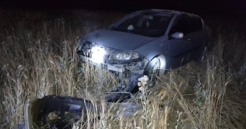 Burdur’da otomobil tarlaya uçtu: 2 yaralı