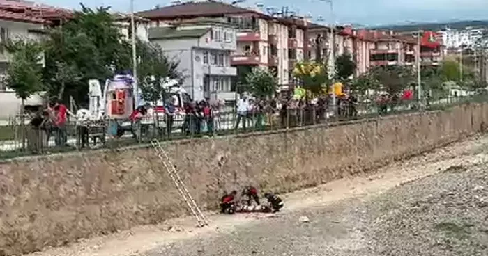 Kediye yardım etmek isterken su kanalına düşen genç kız ayağını kırdı