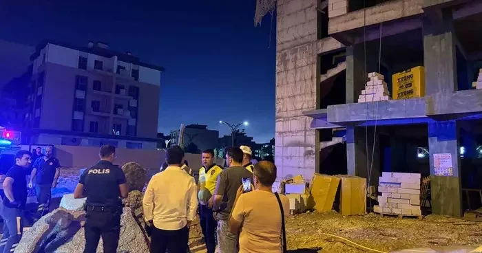 Trafik cezasına kızarak binanın tepesine çıktı
