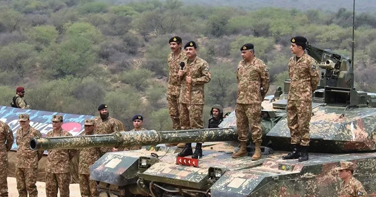 Pakistan dan dünyayı dehşete düşürecek tehdit: Yarısını bizimle yok ederiz