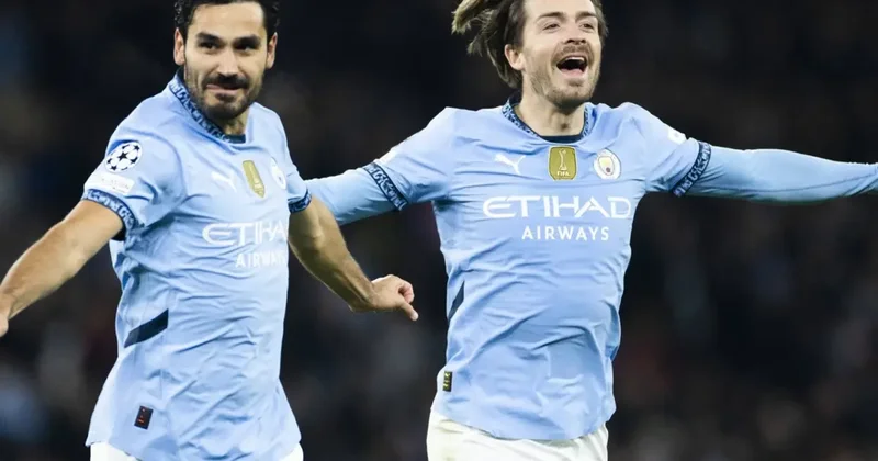 Jack Grealish imzayı atıyor