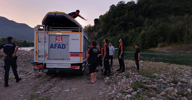 Çayda avlanırken mahsur kalan 2 balıkçı kurtarıldı; o anlar kamerada Giresun Haberleri