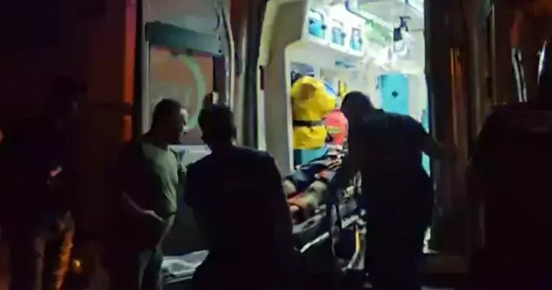 Sokak ortasında pompalı tüfekle ayaklarından vuruldu